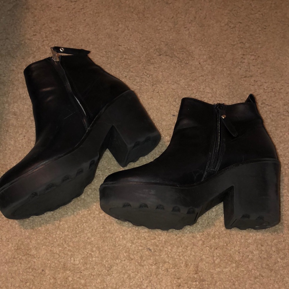 Platform boot heels